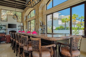 Bar (in der Unterkunft)