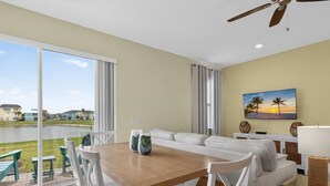 Dining - Waterfront Cottage • Margaritaville Resort - Prime Disney Area! (Kissimmee)