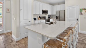 Private kitchen - Waterfront Cottage • Margaritaville Resort - Prime Disney Area! (Kissimmee)