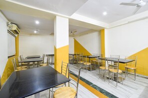 House | Dining - Deluxe Secunderabad Near Railway Station (Hyderabad)