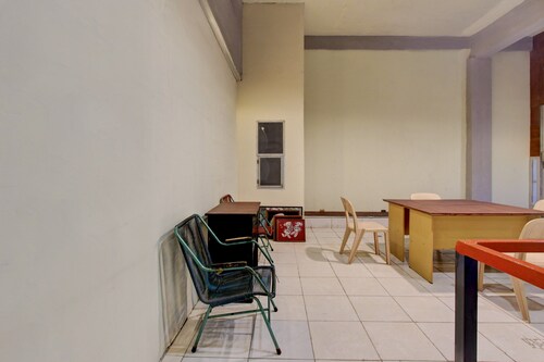 Chic Deluxe Twin Comfort Stay w/ Free Wifi