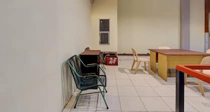 Chic Deluxe Twin Comfort Stay w/ Free Wifi