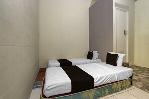 House - Chic Deluxe Twin Comfort Stay w/ Free Wifi (Semarang)