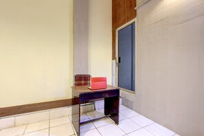 House | Reception - Chic Deluxe Twin Comfort Stay w/ Free Wifi (Semarang)