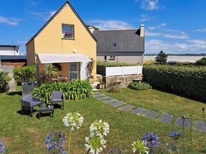 Terrace/patio - Plouneour-trez Holiday Home With Seaview (Plounéour-Brignogan-Plages)