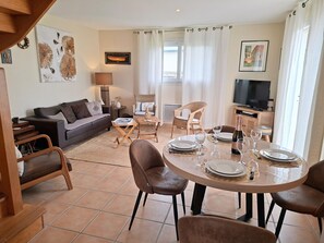 Living room - Plouneour-trez Holiday Home With Seaview (Plounéour-Brignogan-Plages)