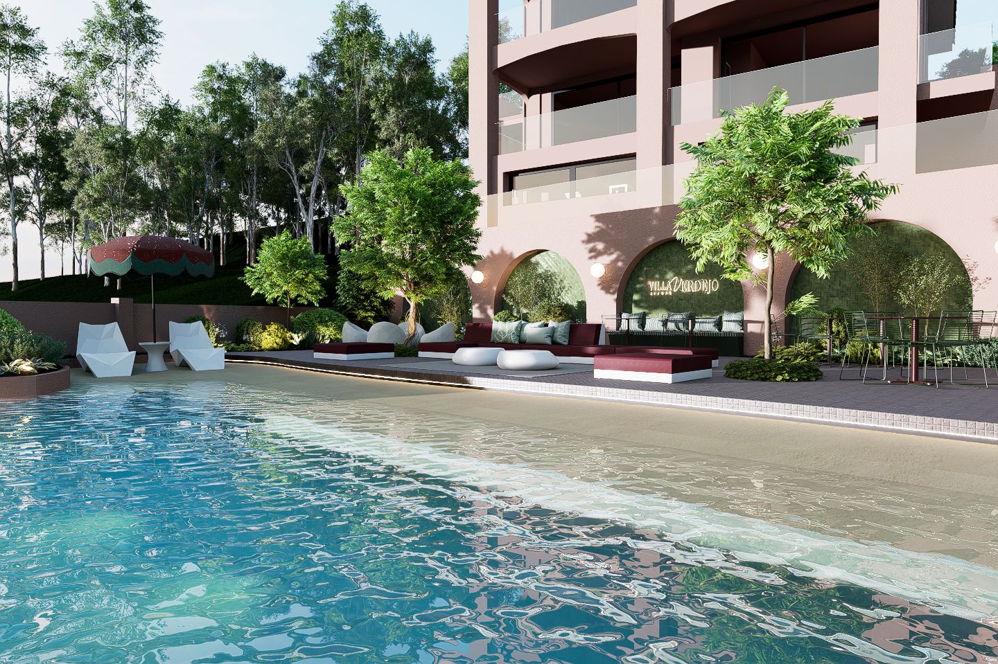 Une piscine avec des chaises longues et un bâtiment doté de fenêtres en arc et d’un espace de détente extérieur.