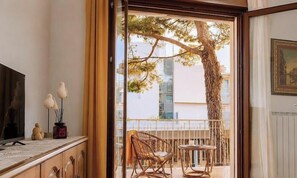 TV - 3-room apartment in Piazza Brescia, 50m to sea. (Lido di Iesolo)
