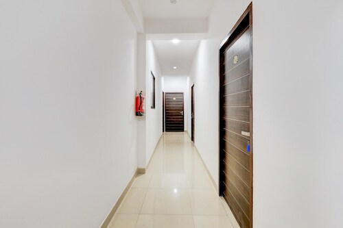 Deluxeaakarshan Residency