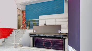 House | Reception