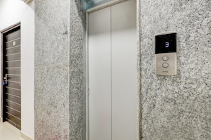 House | Interior - Deluxeaakarshan Residency (New Delhi)