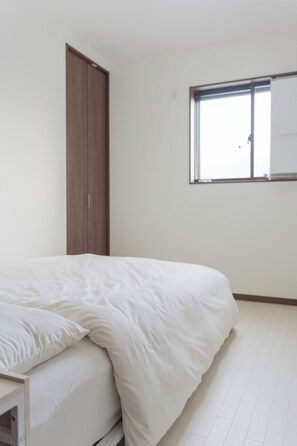 4 多间卧室、熨斗/熨衣板、WiFi、床单
