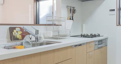 Stay in comfort in a new building built in October 2025 in a quiet, safe neighborhood in the center of Osaka & with parking in Korean Town where you can enjoy the taste of Korea!