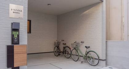 Stay in comfort in a new building built in October 2025 in a quiet, safe neighborhood in the center of Osaka & with parking in Korean Town where you can enjoy the taste of Korea!