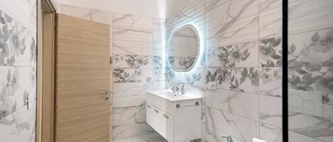 Standard Double Room, 1 Bedroom, Balcony, Garden View | Bathroom