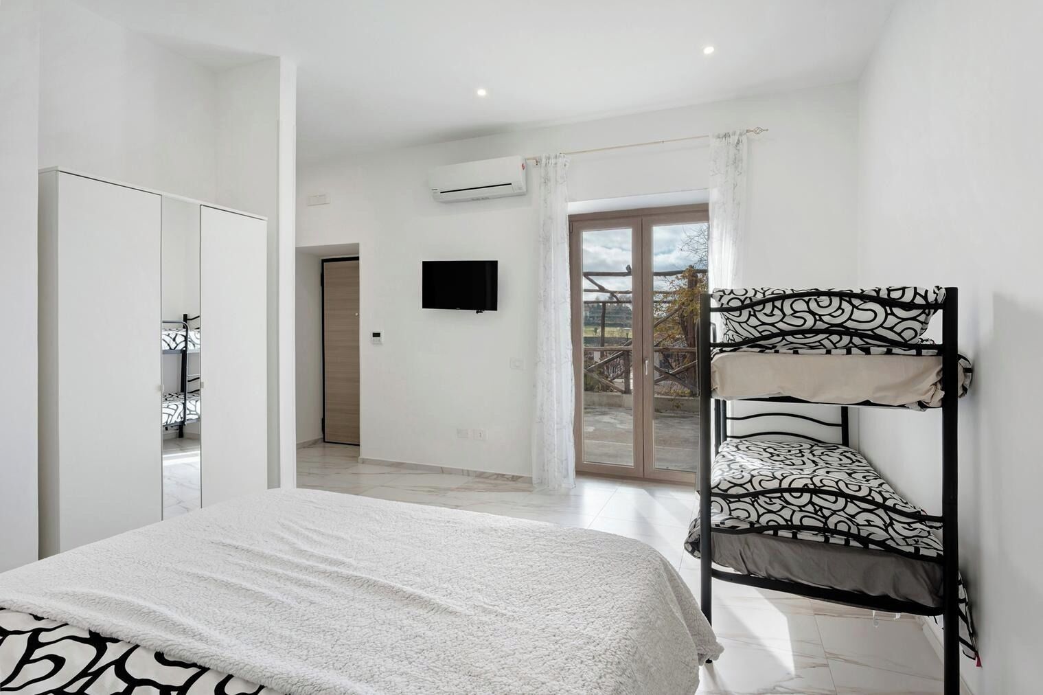 Quarto triplo standard, 1 quarto, banheiro privativo, vista para o jardim