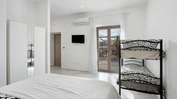 Quarto triplo standard, 1 quarto, banheiro privativo, vista para o jardim