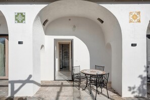 Triple Room, Balcony, Garden View | Outdoor dining - Silvana's House (San Lazzaro)