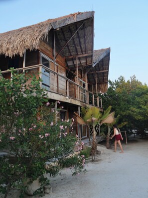 ด้านหน้าที่พัก