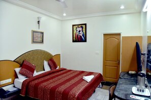 Room - Dwarka Hotel Near Hanuman Gali Nagpur (Nagpur)