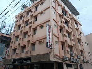 Exterior - Dwarka Hotel Near Hanuman Gali Nagpur (Nagpur)