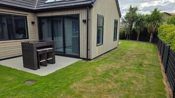 House, 4 Bedrooms, Fireplace | Terrace/patio