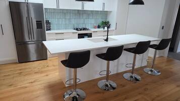 House, 4 Bedrooms, Fireplace | Interior