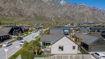 House, 4 Bedrooms, Fireplace | Exterior