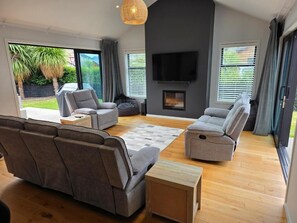 House, 4 Bedrooms, Fireplace | Living room - Near new 4 bed 2 Bath House in Hanleys Farm, Queenstown (Jacks Point)