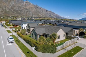 House, 4 Bedrooms, Fireplace | Exterior - Near new 4 bed 2 Bath House in Hanleys Farm, Queenstown (Jacks Point)