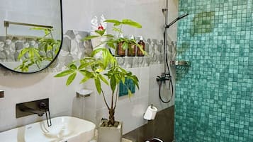 Deluxe Double Room, Balcony, Sea View | Bathroom | Shower, free toiletries, towels, soap