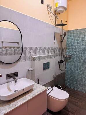 Deluxe Double Room, Balcony, Sea View | Bathroom - Hotel Beach castle (Arugam Bay)