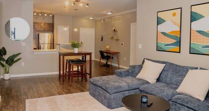 King Bed • Adorable 2-bedroom Apartment • Vibrant Dallas