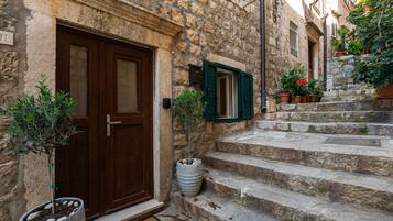 Villa (Three bedroom villa in Old Town) | Exterior