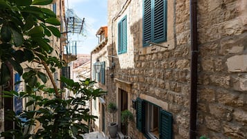Villa (Three bedroom villa in Old Town) | Exterior
