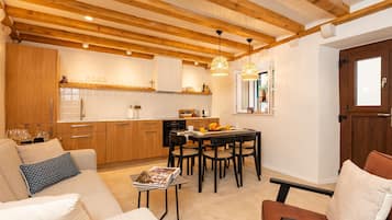 Villa (Three bedroom villa in Old Town) | Cuisine privée | Réfrigérateur
