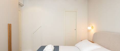 3 bedrooms, cots/infant beds