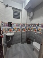 Ducha, artículos de tocador gratuitos, toallas
