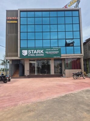 Exterior - KN Park (Tiruchirappalli)