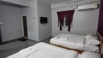 Family Room | In-room safe, free WiFi