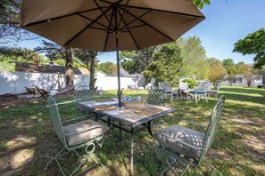 Outdoor dining - RENOVATED COTTAGE IN POOL/TENNIS CMMTY-22 Windmill Ln Ocean View, DE (Ocean View)