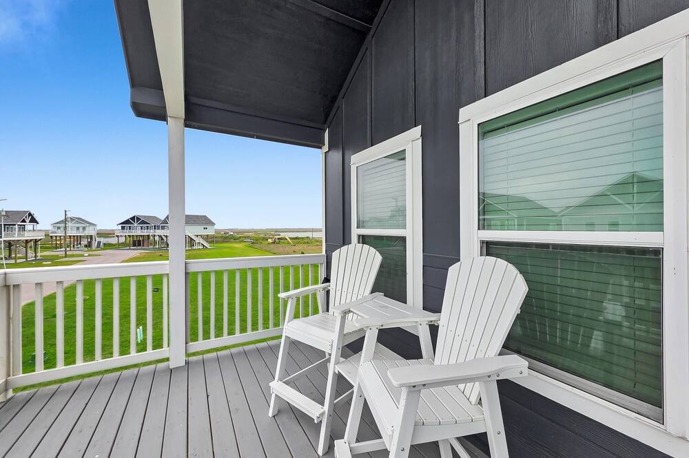 Abodesal 2 Bedroom Home - Crystal Beach, TX