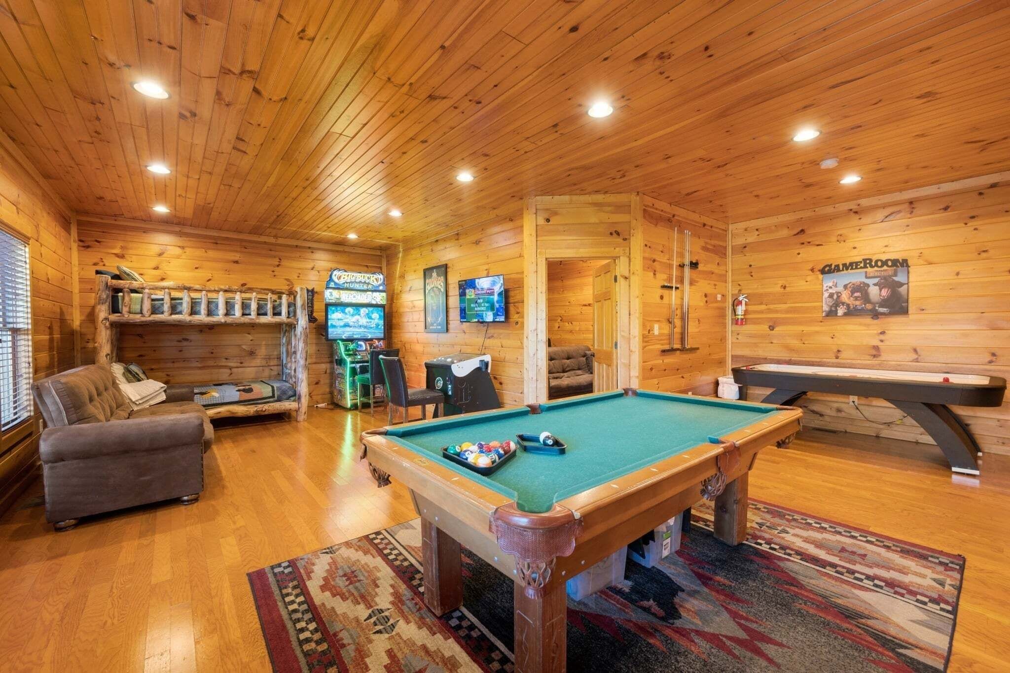 Chalet rustique, 5 chambres | Salle de jeux