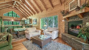 Cabin, 3 Bedrooms | Living area