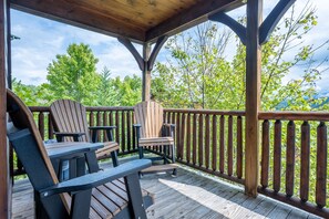 Property grounds - Gatlinburg Views Lodge 5 Bedroom Cabin (Gatlinburg)