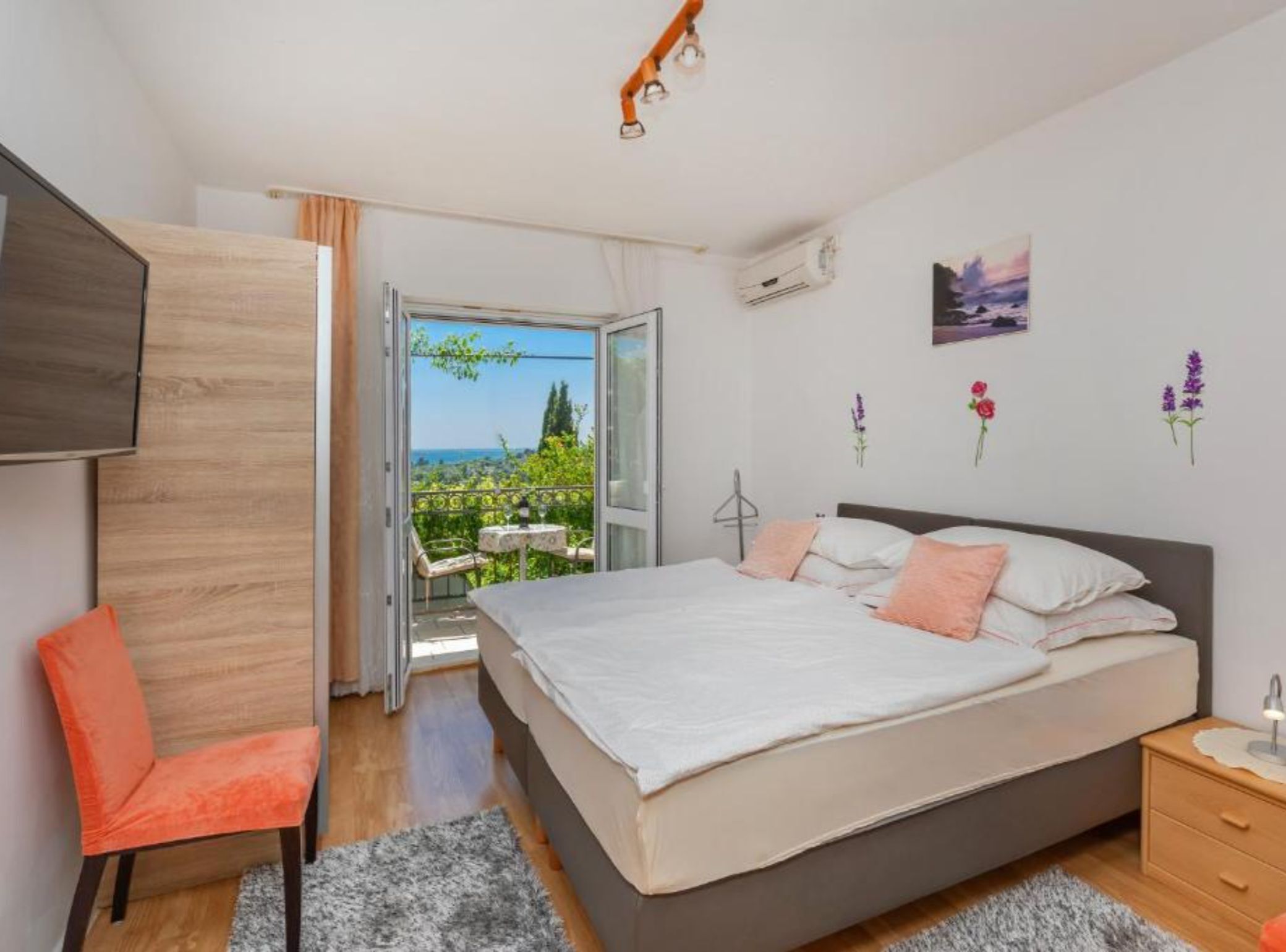 Double Room (Double Room with balcony) | 8 bedrooms, cots/infant beds