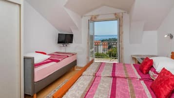 8 bedrooms, cots/infant beds