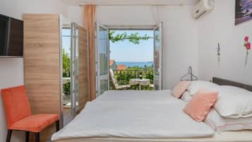 Double Room (Double Room with balcony) | 8 bedrooms, cribs/infant beds