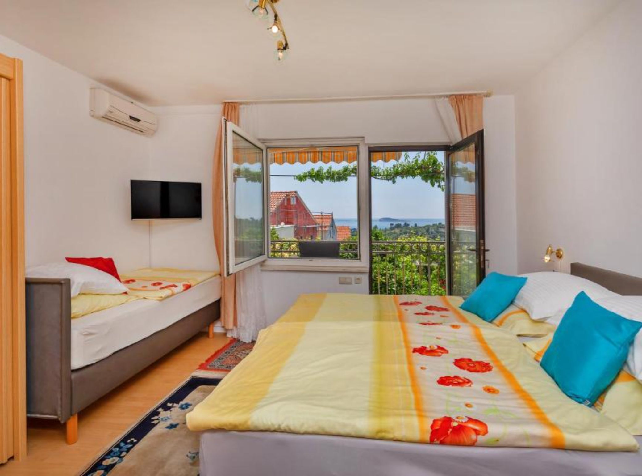 غرفة ثلاثية (Triple Room wtih sea View 4)