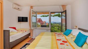 Triple Room (Triple Room wtih sea View 4)